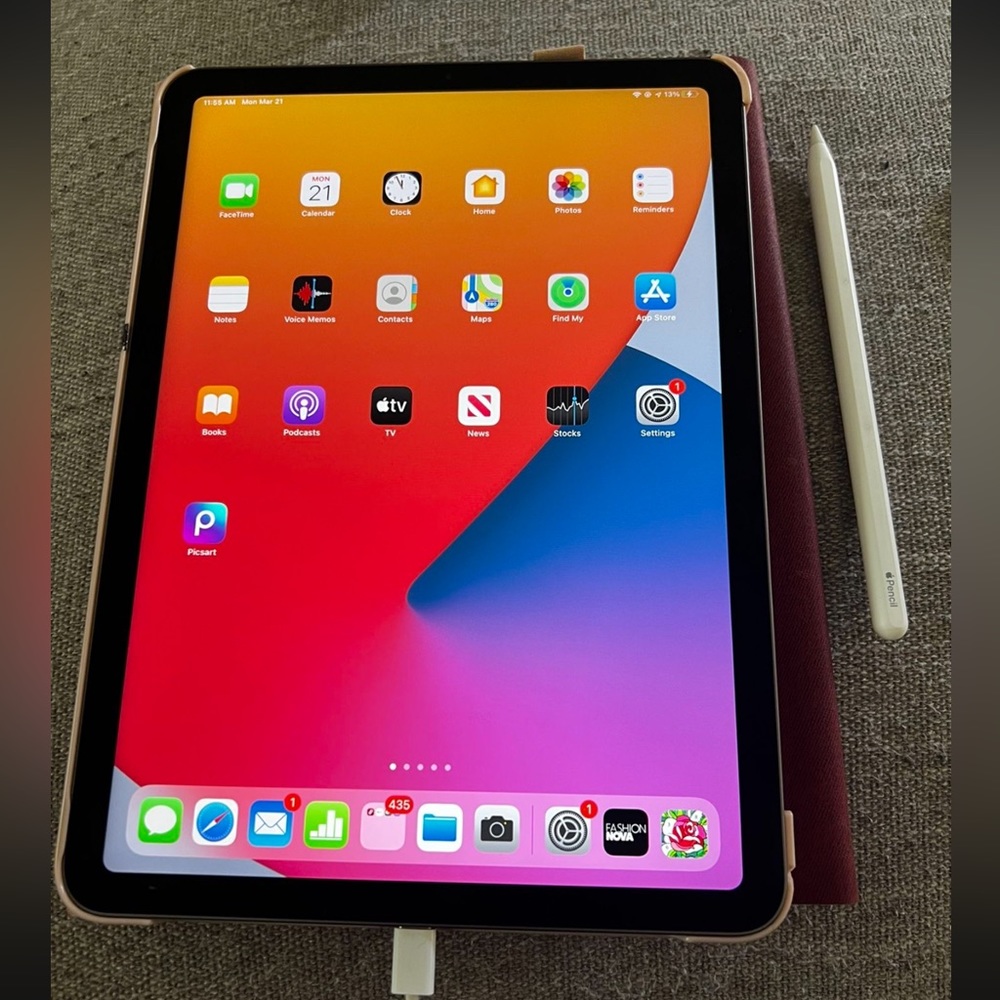 Apple iPad Air 4th Generation 64 GB in Space Gray / 2nd Generation Apple Pencil
